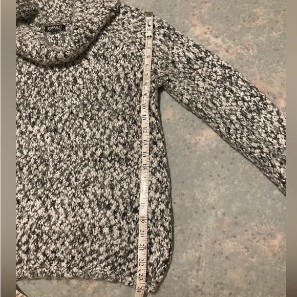 Buffalo David Bitton Chunky Knit Eyelash Textured Sweater - Picture 15 of 15